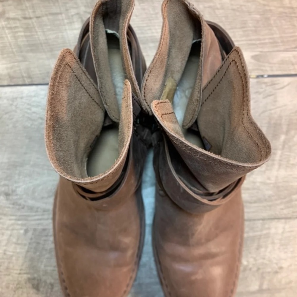 Ugg Women's W Elysian Fashion Boots 6.5 - Picture 7 of 8
